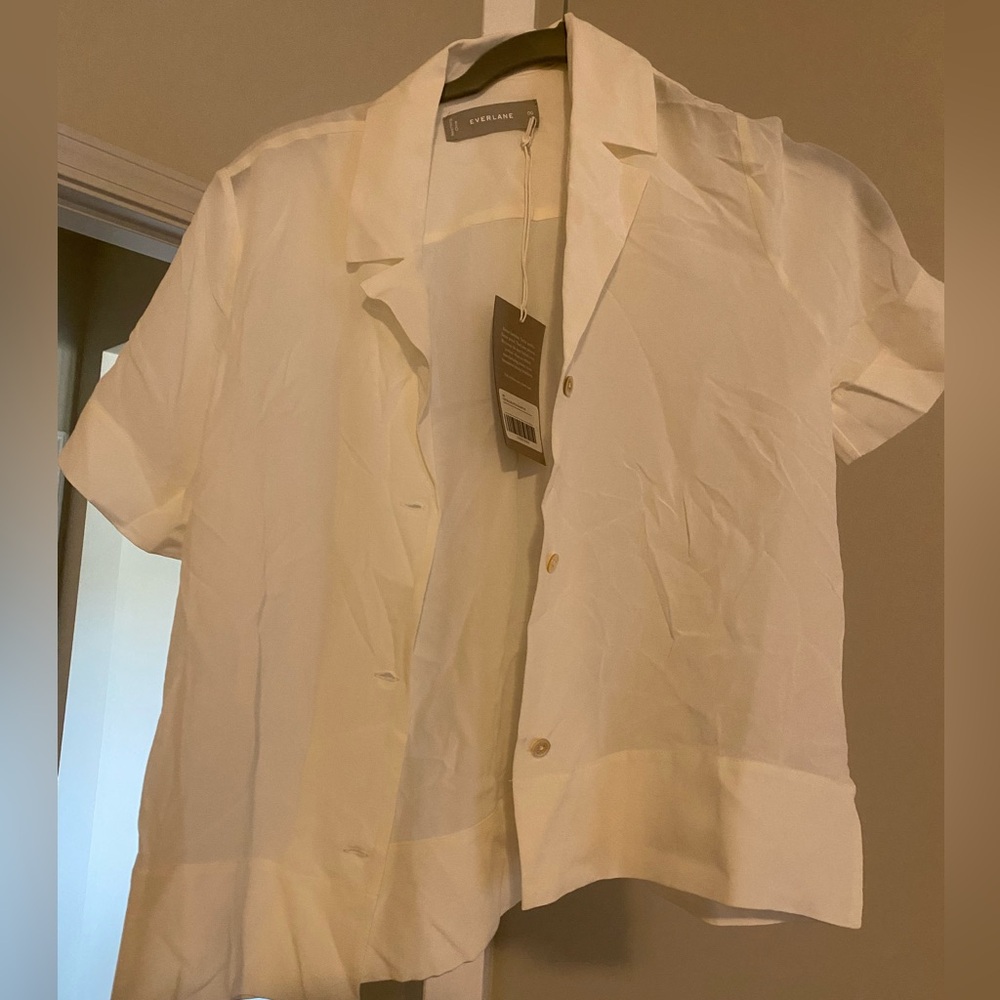 EVERLANE.The Notch Shirt in Washable Silk. NWT size 00.  white color. 100% silk.